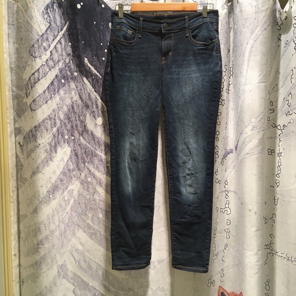 Old Navy women’s Original straight jeans 2 short.